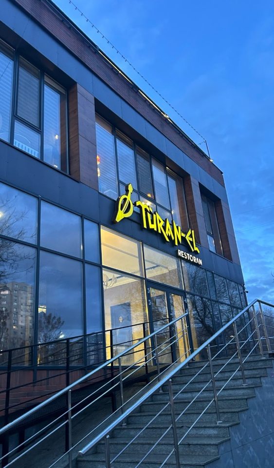 Фасад ресторана TÜRAN-EL